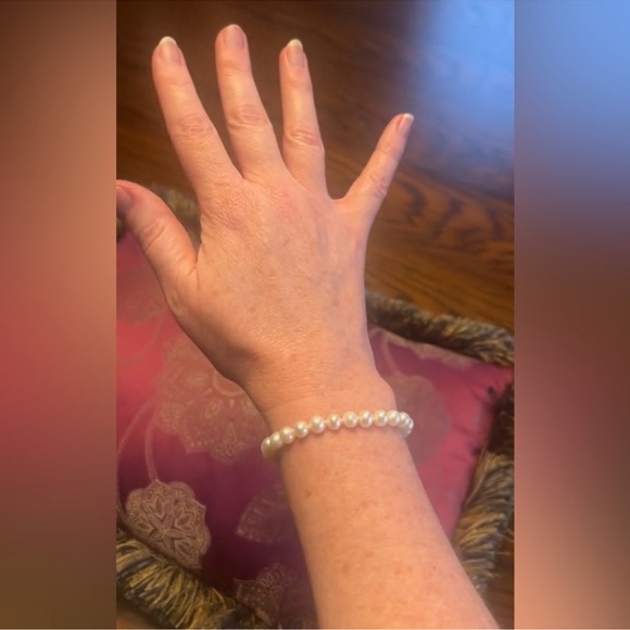 High Quality Vintage Cultured Pearl 14K CP
Bracelet 14K Gold Clasp Hand Knotted - Picture 6 of 8